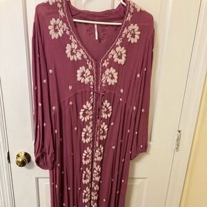 EUC Free People Fable Dress Sz L in mauve color with embroidery